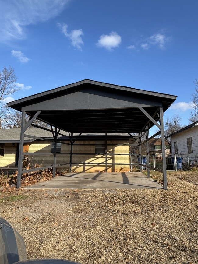 915 S 6th St in Chickasha, OK - Building Photo - Building Photo
