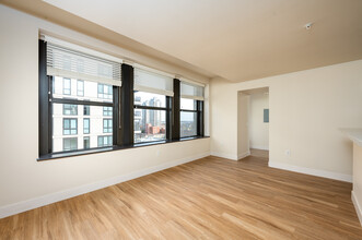 333 Penn Apartments in Indianapolis, IN - Building Photo - Interior Photo