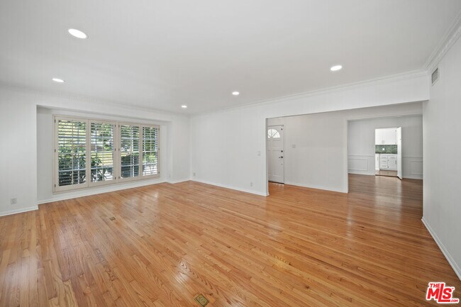 2124 Hillsboro Ave in Los Angeles, CA - Building Photo - Building Photo