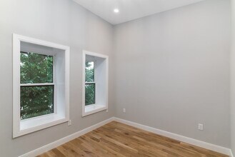 249 Marion St in Boston, MA - Building Photo - Building Photo