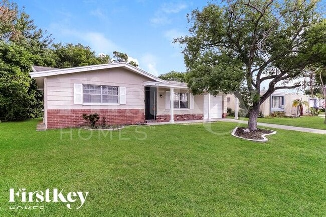 4125 Woodsville Dr in New Port Richey, FL - Building Photo - Building Photo
