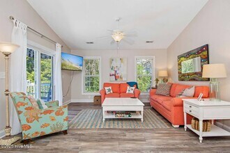 108 Stuart Ave in Emerald Isle, NC - Foto de edificio - Building Photo