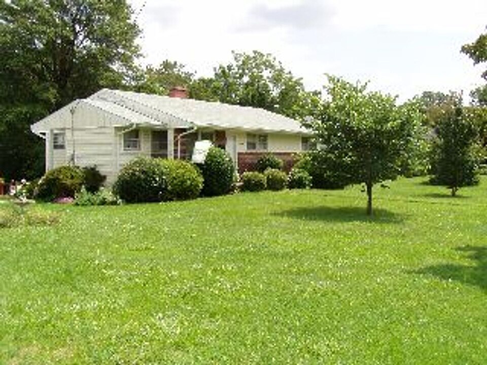 1000 Sandusky Dr in Lynchburg, VA - Building Photo