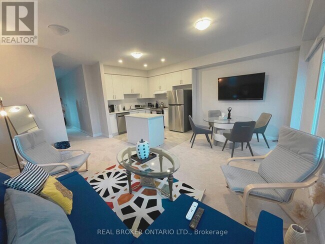 2 Mockingbird Ln in Hamilton, ON - Building Photo - Building Photo