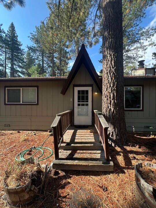 654 Eloise Ave in South Lake Tahoe, CA - Building Photo