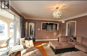 425 E 15th St in Hamilton, ON - Building Photo - Building Photo