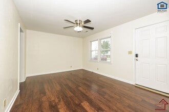 702 Couch St in McMinnville, TN - Foto de edificio - Building Photo