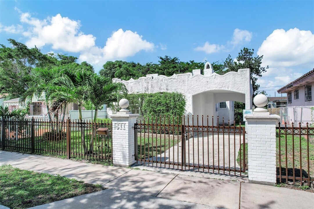 511 NW 44th St in Miami, FL - Building Photo