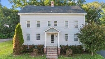 22 Winthrop St in Tariffville, CT - Building Photo