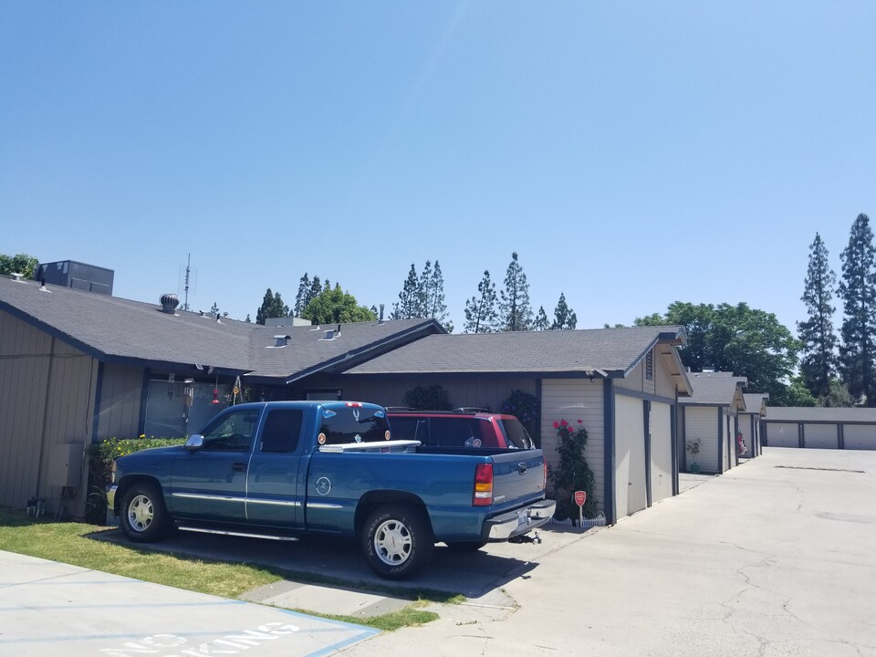 East Tulare Apartments in Fresno, CA - Building Photo