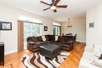 196 Mayo Ct in Elmhurst, IL - Building Photo - Building Photo