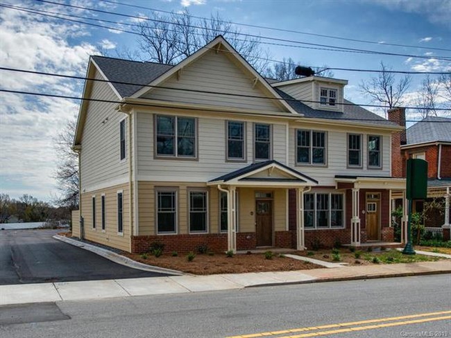 Charlestowne on Cabarrus Charlestowne on Cab in Concord, NC - Building Photo - Primary Photo