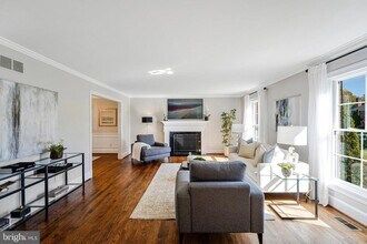 6363 Lynwood Hill Rd in McLean, VA - Building Photo - Building Photo