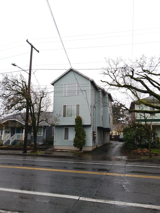 6205 SE 92nd Ave, Unit A in Portland, OR - Building Photo