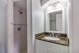 Orange North Apartments &amp; Villas in Apopka, FL - Foto de edificio - Building Photo