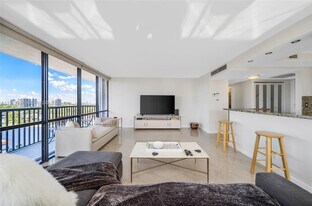 2017 S Ocean Dr in Hallandale Beach, FL - Building Photo