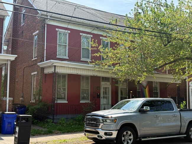 310 N Charlotte St in Pottstown, PA - Building Photo - Building Photo