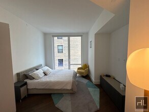 East 44th Street in New York, NY - Foto de edificio - Building Photo