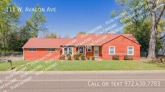 111 W Avalon Ave in Longview, TX - Building Photo