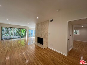 11645 Mayfield Ave in Los Angeles, CA - Building Photo - Building Photo