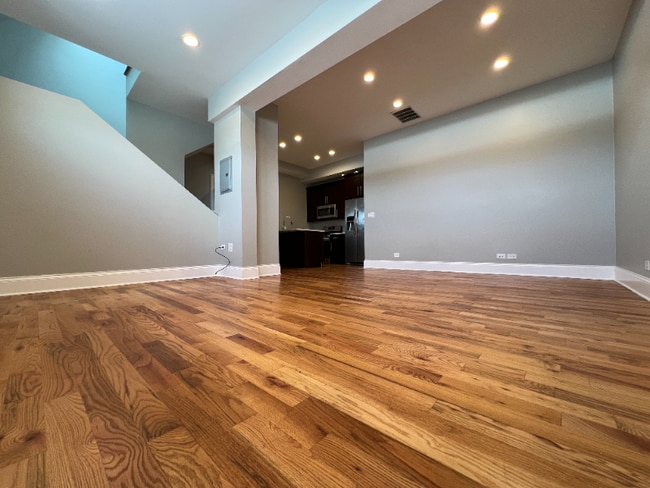 3533 W Armitage Ave in Chicago, IL - Building Photo - Building Photo