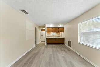 2045 Eastbrook Blvd in Winter Park, FL - Building Photo - Building Photo
