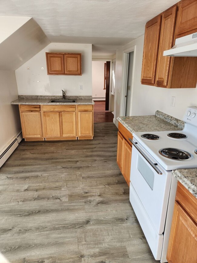 2 Seminole St, Unit Unit 2 in Warwick, RI - Foto de edificio - Building Photo