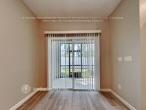 1329 Coastal Mdw Trl in Jacksonville, FL - Foto de edificio - Building Photo