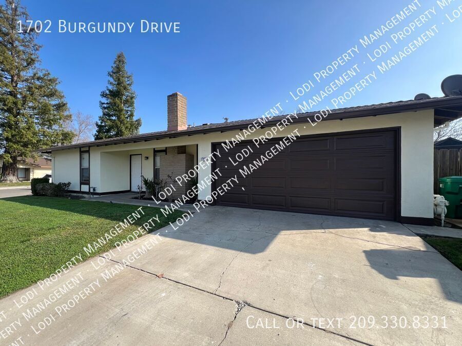 1702 Burgundy Dr in Lodi, CA - Building Photo