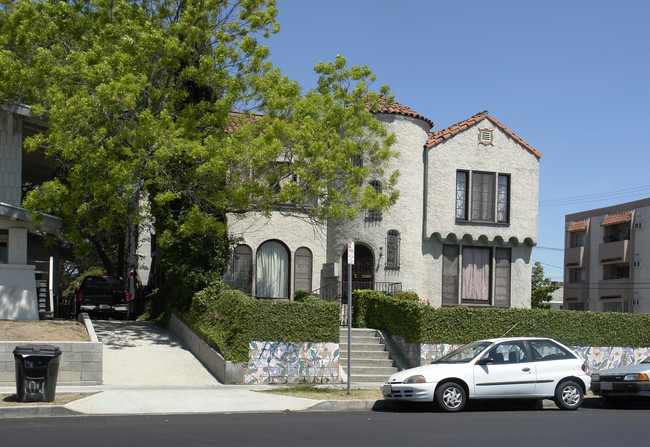 102 N Oxford Ave in Los Angeles, CA - Foto de edificio - Building Photo