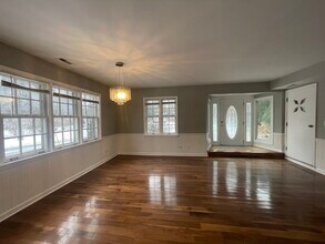 1009 61st St in La Grange Highlands, IL - Building Photo - Building Photo