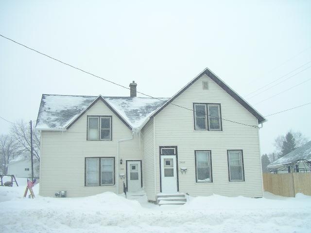 1406 S 10th St in Manitowoc, WI - Building Photo