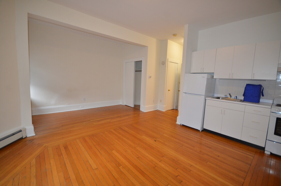 17 Fairbanks St, Unit 6 in Brookline, MA - Building Photo