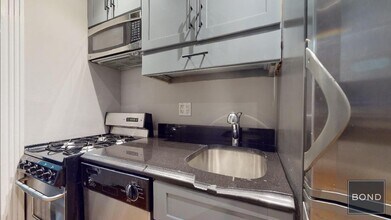 416 E 13th St in New York, NY - Building Photo - Building Photo