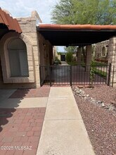 810 N Camino Santiago in Tucson, AZ - Foto de edificio - Building Photo