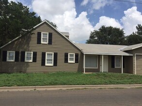 2319 28th St in Lubbock, TX - Building Photo - Building Photo