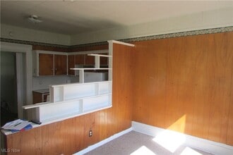 15962 Pierce St in Middlefield, OH - Foto de edificio - Building Photo