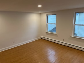 261 Hillside Ave in Torrington, CT - Building Photo - Building Photo