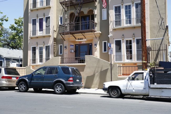 560 N Kingsley Dr in Los Angeles, CA - Foto de edificio - Building Photo