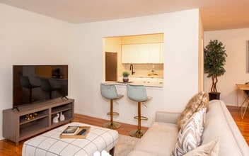 Hampton Gardens in Middlesex, NJ - Building Photo - Building Photo