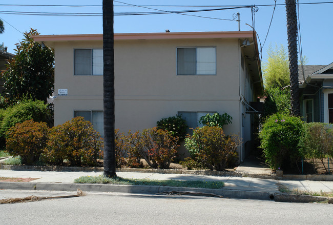 219 E Victoria St in Santa Barbara, CA - Foto de edificio - Building Photo