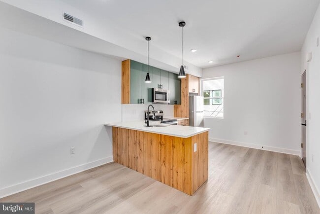 property at 1221 W Lehigh Ave