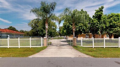 2573 S Stewart St in Kissimmee, FL - Building Photo - Building Photo