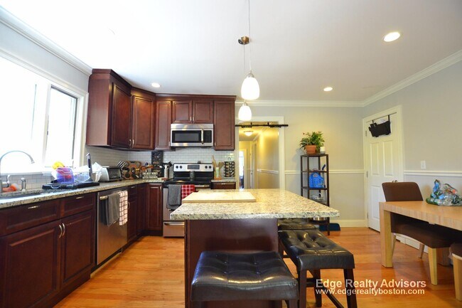 33 Bigelow St, Unit 1 in Boston, MA - Building Photo - Building Photo