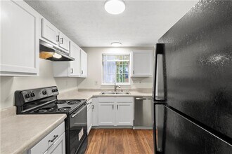 2116 Scarbrough Rd in Stone Mountain, GA - Building Photo - Building Photo