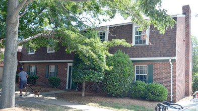 Camden Court in Norfolk, VA - Foto de edificio - Building Photo