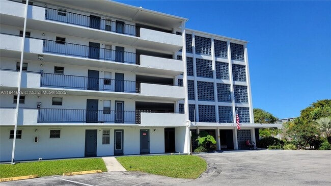 property at 950 Hillcrest Dr