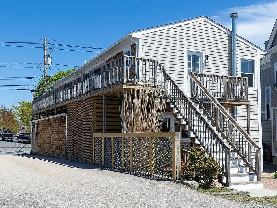 14 Phillips St in North Kingstown, RI - Foto de edificio