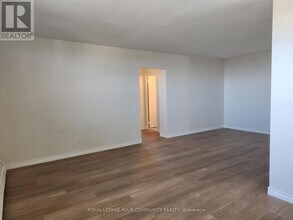 2961-2961 Dufferin St in Toronto, ON - Building Photo - Building Photo