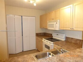 529 E Sheridan St in Dania Beach, FL - Building Photo